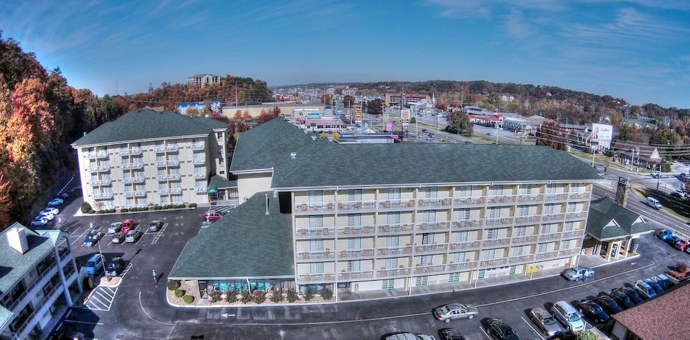 Comfort Inn & Suites At Dollywood Lane Pigeon Forge Exterior photo