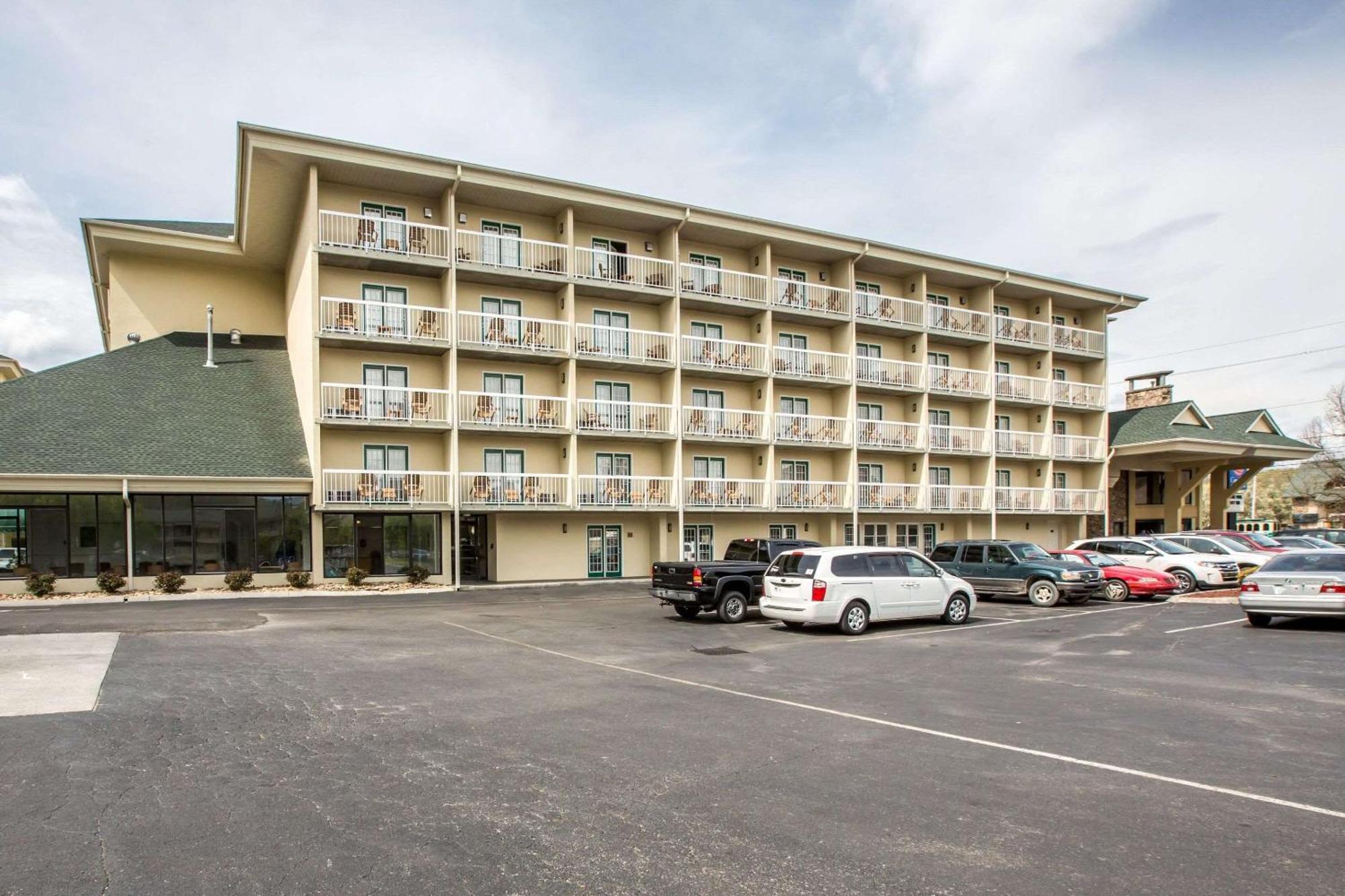 Comfort Inn & Suites At Dollywood Lane Pigeon Forge Exterior photo