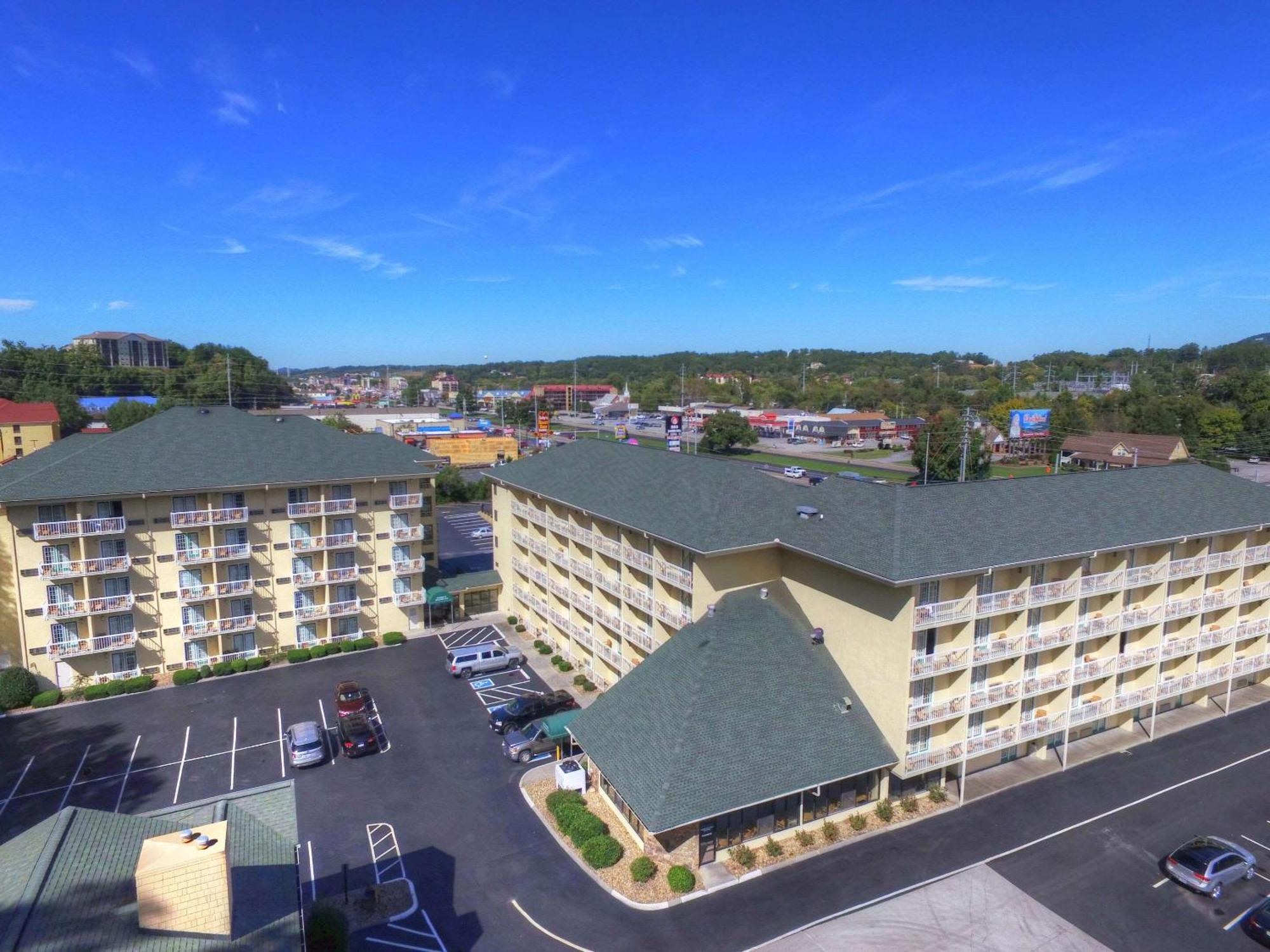 Comfort Inn & Suites At Dollywood Lane Pigeon Forge Exterior photo